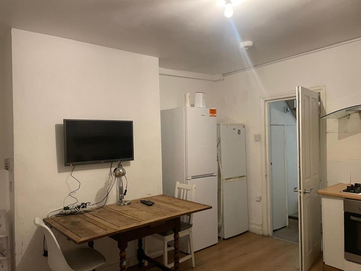 Balham, South London Spacious Guest House 1, 6 Rooms Available Екстериор снимка